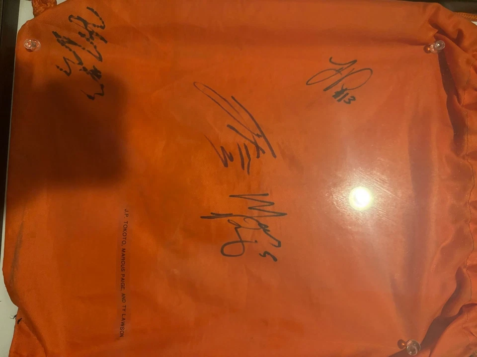 Bolsa de baloncesto UNC firmada por Ty Lawson, Marcus Paige, JP Tokoto Foto 1 de 1