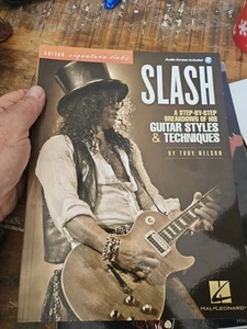 Slash - Signature Licks Guitar Tablature Book and Audio NEW 000696576 - Picture 1 of 1