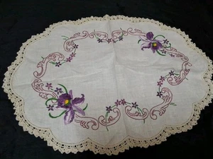 Vintage Embroidered Doilie Linen Like 45cm Iris Floral Off White Preowned - Picture 1 of 5