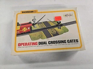 Bachmann Operating Dual Crossing Gates #3027 HO Scale Factory Sealed - Picture 1 of 2