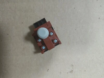 Genuine On / Off Switch Button for Challenge GCS3501 35cm Corded Chainsaw 1800w - Image 1 of 2