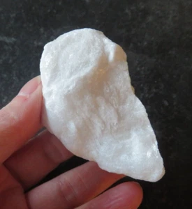 SCHÖNER "ENGELHAFTER" WEISSER ANHYDRIT (96,1 Gramm / 63 mm) NATURSTÜCK (1) UK - Bild 1 von 7