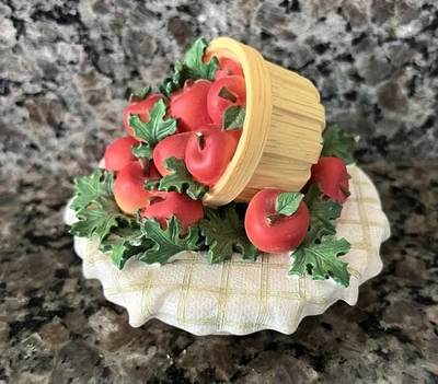 Home Interiors Bushel of Red Apples Candle Jar Topper - Image 1 of 4