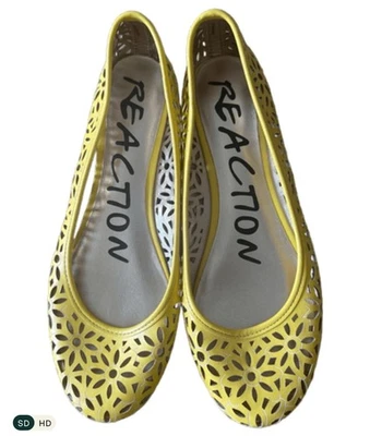 Zapatos planos de ballet florales Kenneth Cole Reaction amarillos corte láser para mujer talla 8 M Foto 1 de 4