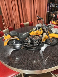 New Bright Harley-Davidson Fat Boy Remote Control R/C Motorcycle 6V - Picture 1 of 16