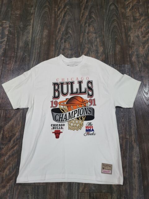 Mitchell and Ness Hardwood Classics Chicago Bulls 2XL White T-Shirt (H1) 