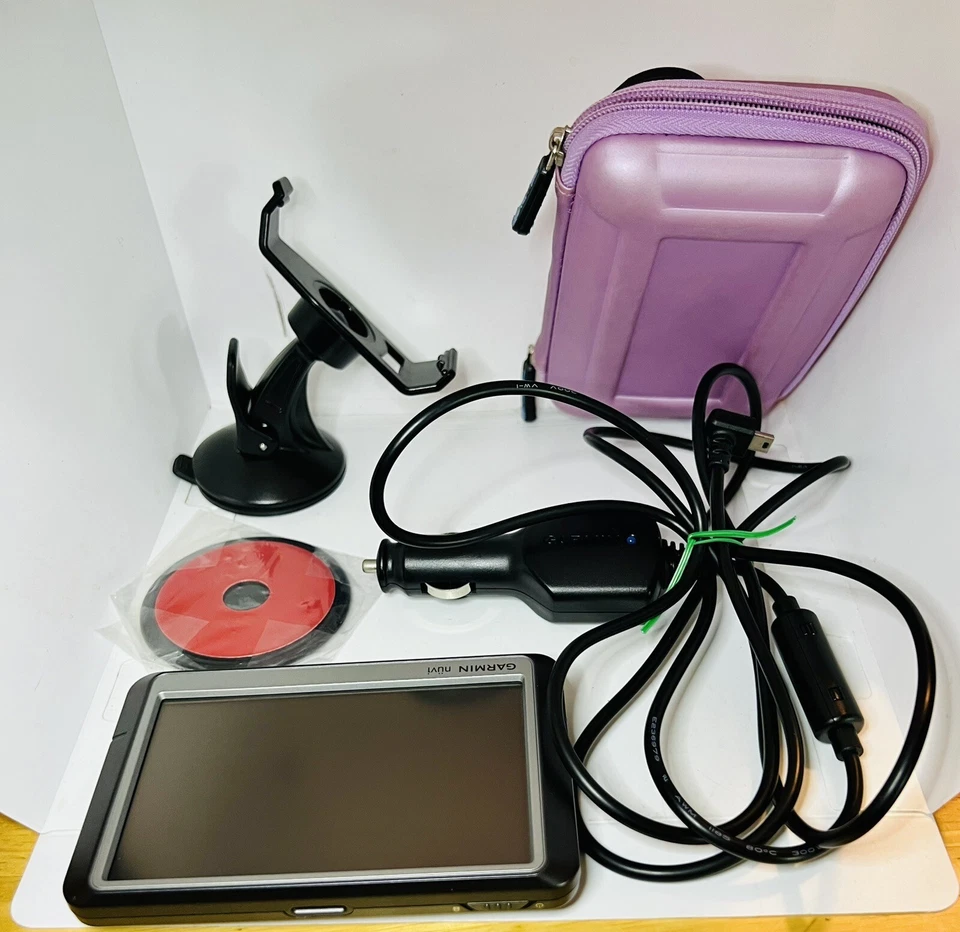 Garmin Nuvi 260W Navigation Vehicle 4.5" GPS  Bundle - Image 1 of 1
