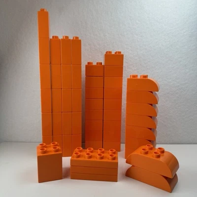Lego Duplo Lote De 51 Ladrillos Naranja Brillante Tamaños Mixtos 1x2x2 2x4x1 2x2 Curvos Foto 1 de 4