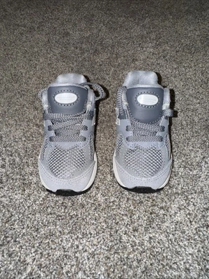 New Balance 2002 R niño pequeño acero con plomo tamaño 5C Foto 1 de 4