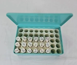 Vintage 80’s Avon Miniature Lipstick Case Mini Sample 18 Colors - Bild 1 von 5