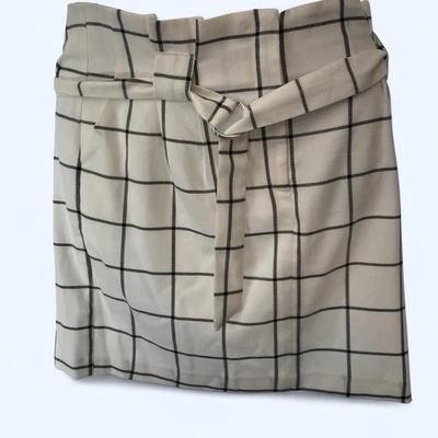 Falda corta crema y negra con cinturón de corbata Miss Selfridge 6 Foto 1 de 4