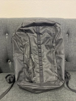 Patagonia Black Hole Pack 25L - Mochila resistente para todos los días diseñada para cualquier aventura Foto 1 de 4