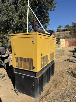 Generador diésel Generac 35KW, monofásico o trifásico, con tanque base Foto 1 de 4