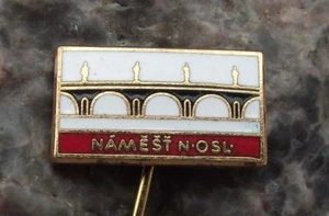 Vintage Namest nad Oslavou Small Charles Bridge Czech Tourist Pin Badge - Picture 1 of 2