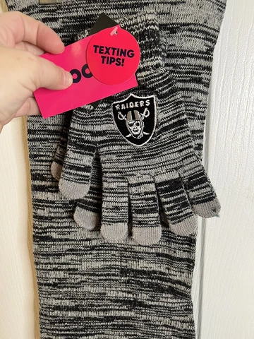 NFL Infinity Scarf & Gloves Oakland RAIDERS NWT Cover