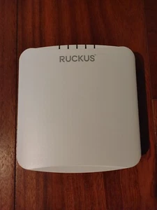 RUCKUS® R350 Wewnętrzny punkt dostępowy Wi-Fi 6 (802.11ax) z uwolnionym oprogramowaniem układowym - Zdjęcie 1 z 2