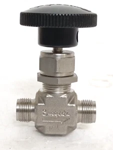 Swagelok SS-1KS10MM 5000 PSI needle valve - Picture 1 of 4