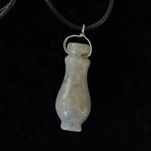 Vintage alter grüner Jade Anhänger geschnitzte Vase Charm 925 Sterling Silber gemarkt '925' - Bild 1 von 9