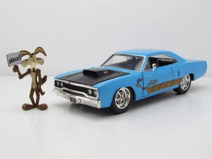 Plymouth Road Runner 1970 Looney Tunes mit Wile E. Coyote Figur 1:24 Jada Toys - Bild 1 von 9
