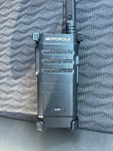 Motorola SL300 Black Wireless 2-Channel Portable Two-Way Radio - Picture 1 of 3