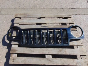 Jeep Cherokee KJ Grill 01-07 headlight surround panel Black - Picture 1 of 14