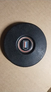 CAMARO HORN PAD EMBLEM 4 SPOKE 70-81 BLACK 80 79 77 74 73 72 - Bild 1 von 2