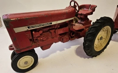 Tractor y remolque cosechadora internacional diecast 1/16 sin marca rojo Foto 1 de 4