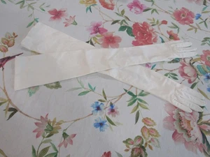 Vintage weiß Stretch matt Satin Mousquetaire Handschuhe---22" Opernlänge--Größe-7 - Bild 1 von 5