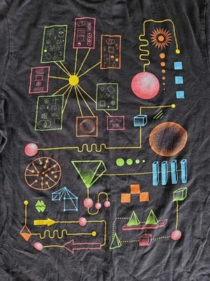 Camiseta GRANDE Meow Wolf Denver, Estampado Grande, Artística, Ciencia Ficción, Sin Desvanecimiento, Unisex, Negra Foto 1 de 4