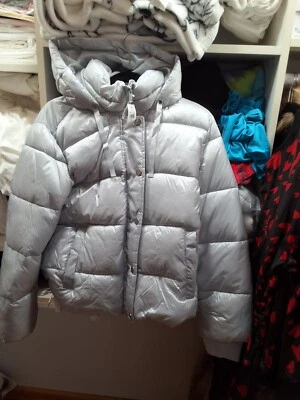 Chaqueta acolchada Gap para mujer con capucha plateada M nueva con etiquetas Foto 1 de 2