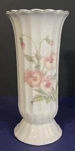 Vintage 9” Pink Amaryllis Floral Vase w/Scalloped Edge & Gold Trim - Picture 1 of 5