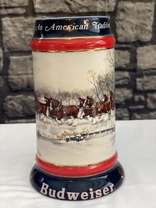 Vintage Budweiser Bierstein, "AN AMERICAN TRADITION", Holiday, 1990 Sammlerstück - Bild 1 von 5