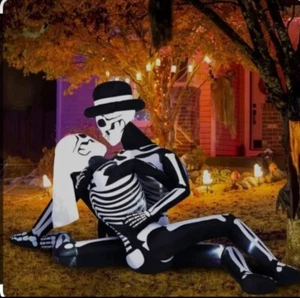 8.5 FT Giant Halloween Inflatables Cuddling Skeleton Couple Lovers Outdoor Decor - Picture 1 of 3