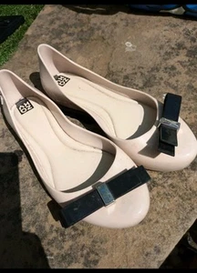 Zapatos sin cordones Zaxy niñas crema con detalle de lazo negro talla EU 32 UK 13 - Imagen 1 de 2
