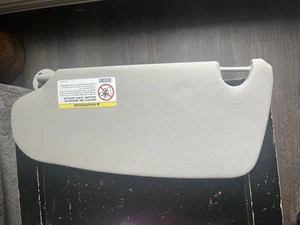 2002-2005 Dodge Ram 1500 Passenger Sun Visor Beige B04B47054 - Picture 1 of 5