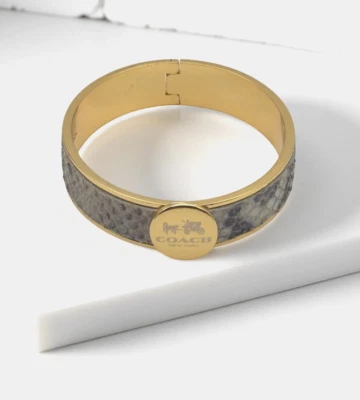Brazalete de carro de caballos Coach Designer chapado en oro de cuero de serpiente con bisagras de 1/2 pulgada Foto 1 de 3