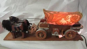 ARTE POPULAR AMERICANO MADERA TALLADA CONESTOGA CARRO CABALLOS LÁMPARA TV - Imagen 1 de 1