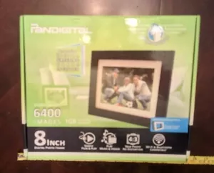 PANDIGITAL W PANTOUCH CLEAR 8 INCH DIGITAL PHOTO FRAME 1GB 6400 IMAGES 4:3 New - Picture 1 of 5