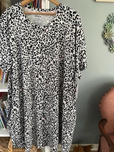 NWT Joyspun Pink snow leopard Sleep shirt Nightgown Pocket Big Cat Lover 2X-3X - Picture 1 of 5