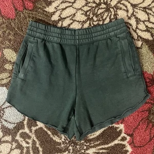 Pantalones Cortos de Sudadera Aerie Verde Oliva Corte Talla Mediana Tiro Alto Nuevos con Etiquetas - Imagen 1 de 3