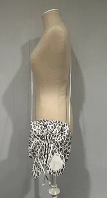 BOLSO BANDOLERA DE CUERO ESTAMPADO LEOPARDO GUEPARDO MARFIL BÚFALO Carlos Falchi impecable Foto 1 de 4