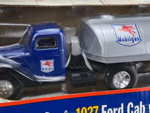 1/43 Scale Diecast Ertl Collectables 1937 Ford Cab With Tanker Mobilgas 194 D284