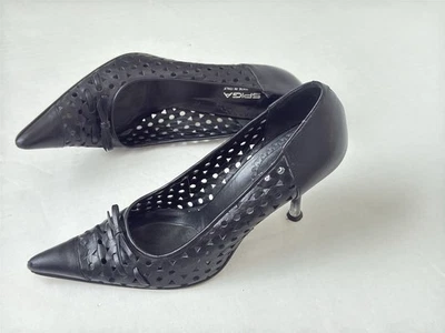 Zapatos de salón vintage Via Spiga hechos en Italia Stiletto cuero negro arco recortado 8M Y2K Foto 1 de 4