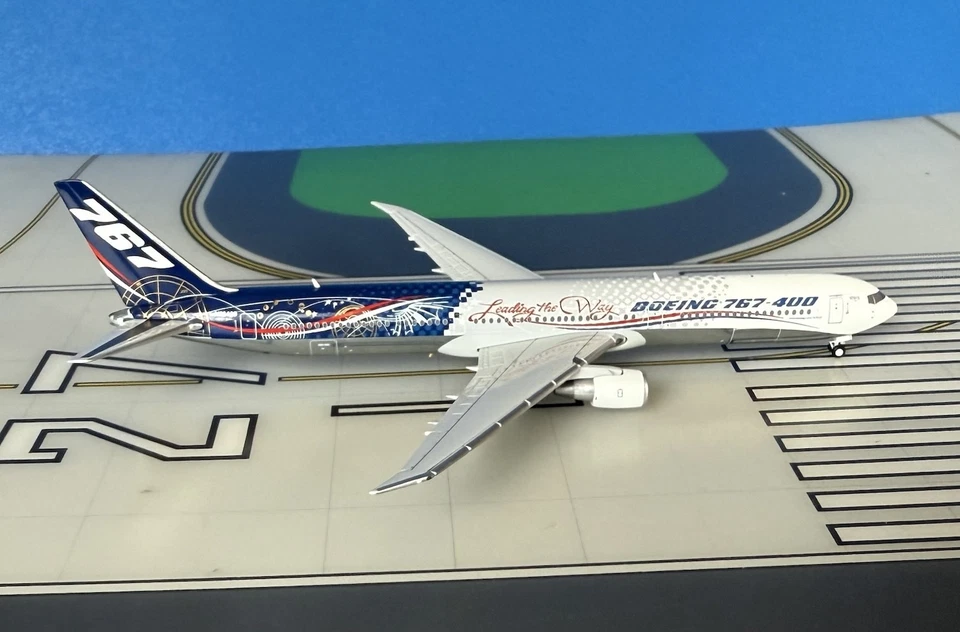 Boeing 767-400ER N76400 Boeing Leading the Way escala 1:400 diecast JC Wings Foto 1 de 1