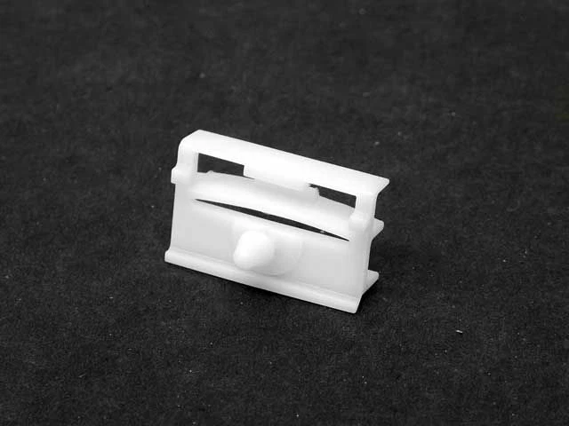 Clip de moldura de panel basculante OEM para BMW 325xi 2001-2005 82FHRP Foto 1 de 1