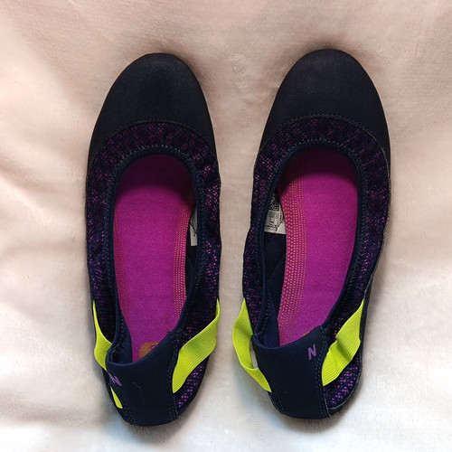 Scarpe casual New Balance da donna taglia 7 blu navy USA slip on ballerine piatte