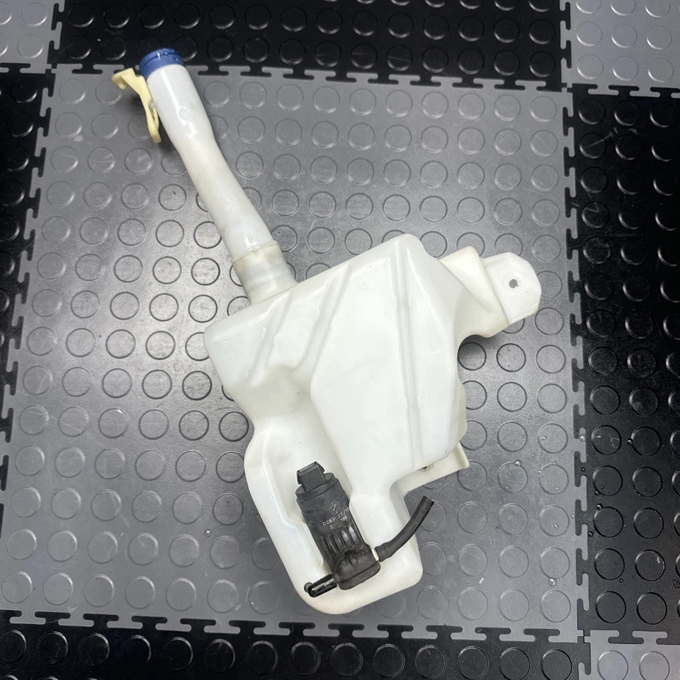 2014–2017 FIAT 500L WASHER TANK - Image 1 of 4