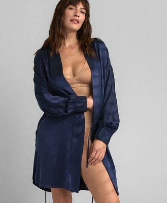 Bata de seda lavable Foto 1 de 2