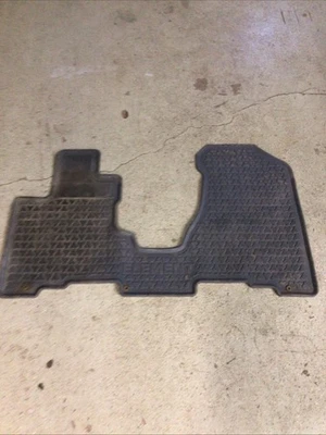 2004 Honda Element  - Floor Mat (Flaw: Stains and Wear) Foto 1 de 4