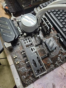 Intel i9 9900k with MSI Z390A, 64GB DDR4 & AiO - Zdjęcie 1 z 6